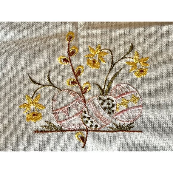 Hand-Embroidered Easter Tablecloth Topper Lace Trim Eggs Daffodils Holidays - Picture 3 of 7